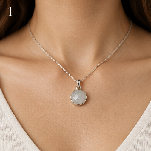 Ciondolo Sailor Moon in Labradorite bianca