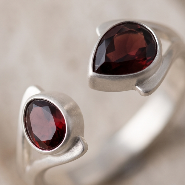 Anello Eleganza in Granato