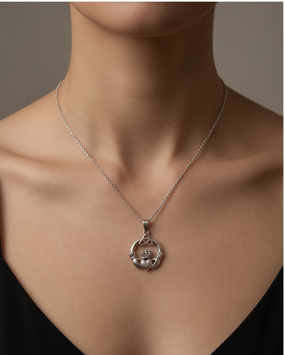 Ciondolo Corona del Cuore e Triquetra