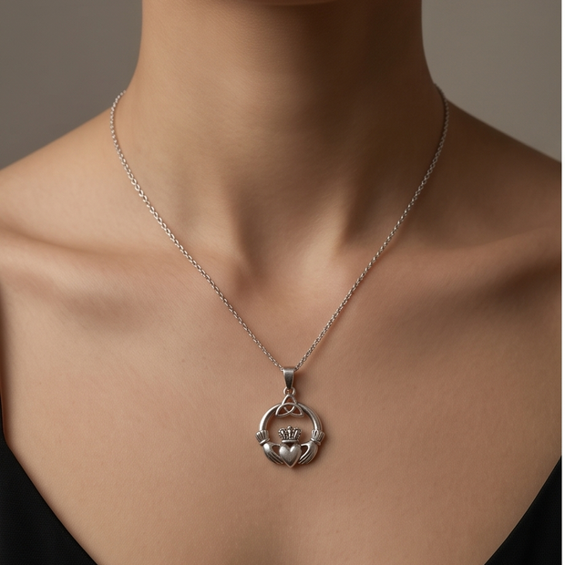 Ciondolo Corona del Cuore e Triquetra