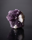 Drusa di Ametista con inclusioni di Calcite bianca