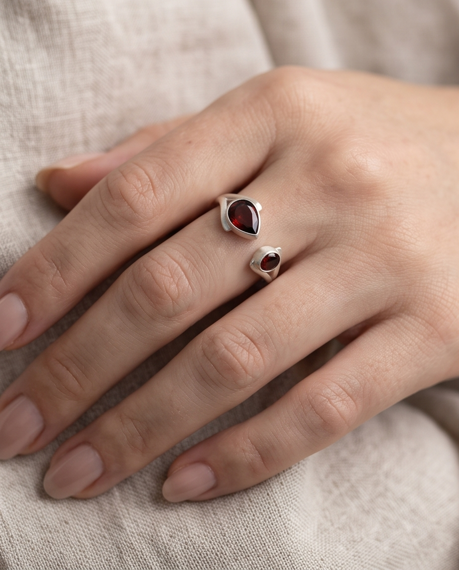 Anello Eleganza in Granato