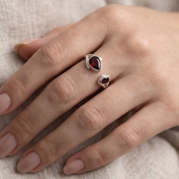 Anello Eleganza in Granato