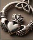 Ciondolo Corona del Cuore e Triquetra